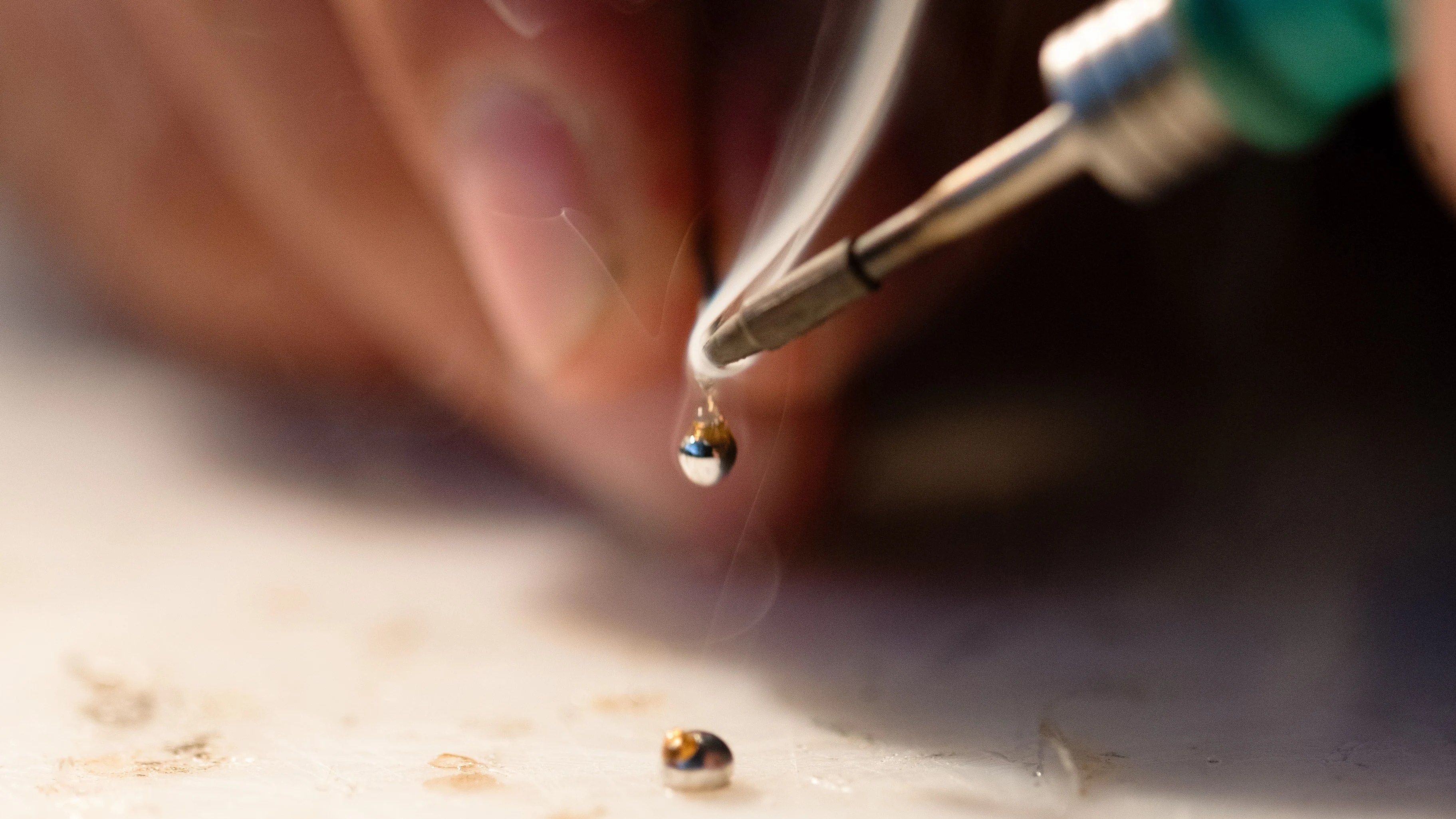 Solderability Testing For Electronic Components - Elegant HD Abstract Illustrations | Free Download